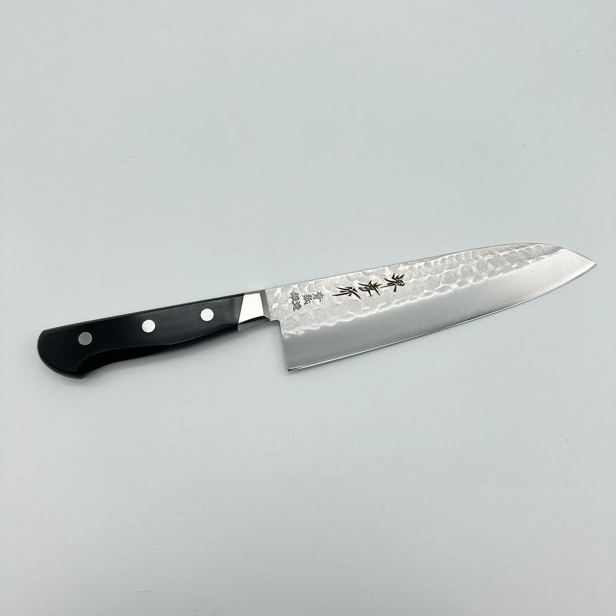 堺孝行 青紙ステンレス割り込み槌目 三徳 – 堺孝行包丁専門店 光三郎 堺孝行 青紙ステンレス割り込み槌目 三徳 – 堺孝行包丁専門店 光三郎